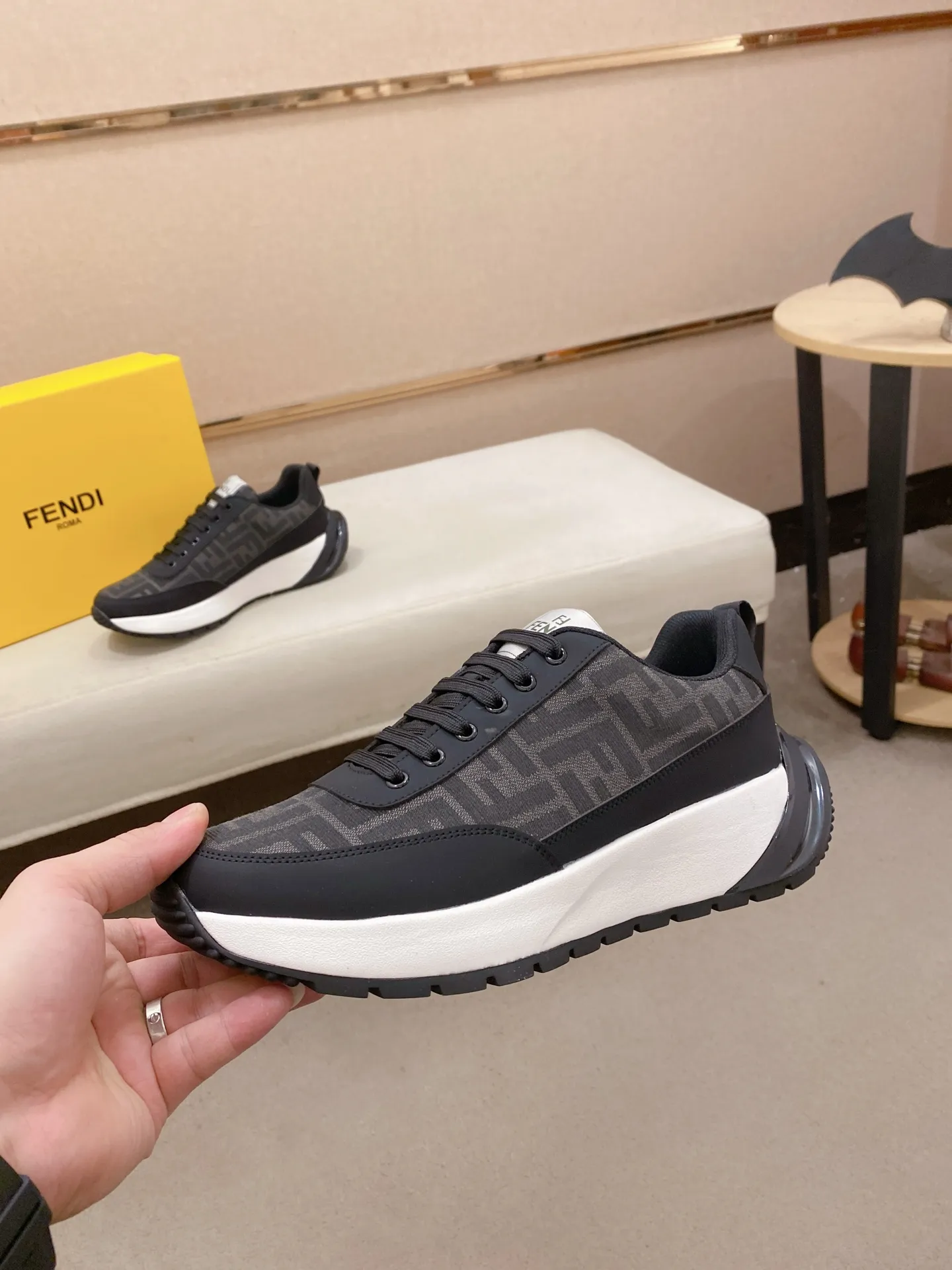 Factory price 442💰 (fendi) New high-top 👊🏻 upper 🇮🇹 imported cowhide fabric 🇩🇪 imported breathable mesh lining. The original outsole is molded to highlight the identity of every man, and the upper foot is elegant and stable🚶🏻🚶🏻The high-end custom counters reproduce the original version📯No matter the wind or rain, the shoe last remains unchanged and can withstand the verification of time🔍️,🔵 Size: 38-44